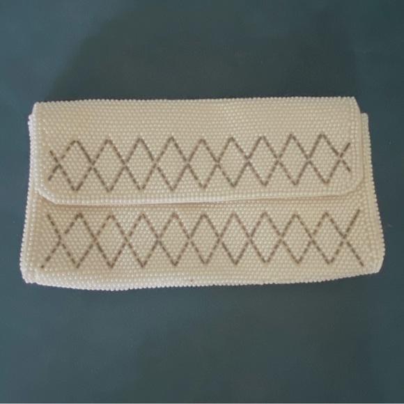 Vintage Faux Pearl Clutch - Picture 5 of 16